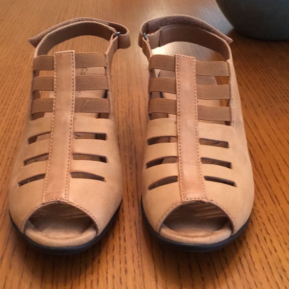 Tan Comfortiva shoes, leather, new. Made for extreme comfort! 8.5 Medium.